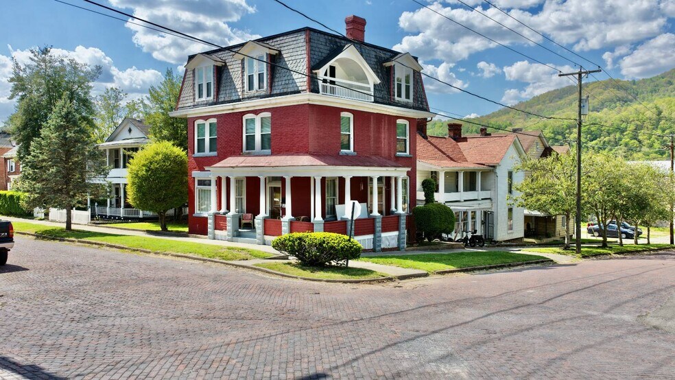 More Photos Of 323 Ballengee St, Hinton Office For Sale