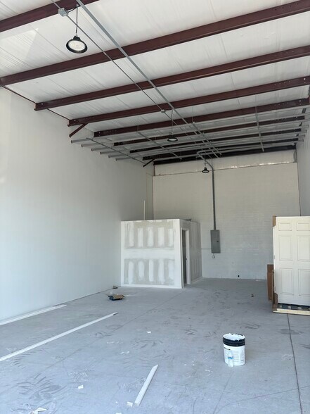 More Photos Of 14050 N Florida Ave, Tampa Unknown For Lease
