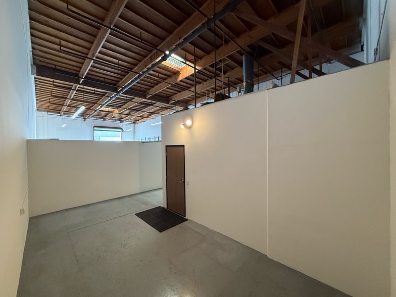 More Photos Of 14925 Paramount Blvd, Paramount Flex For Sale