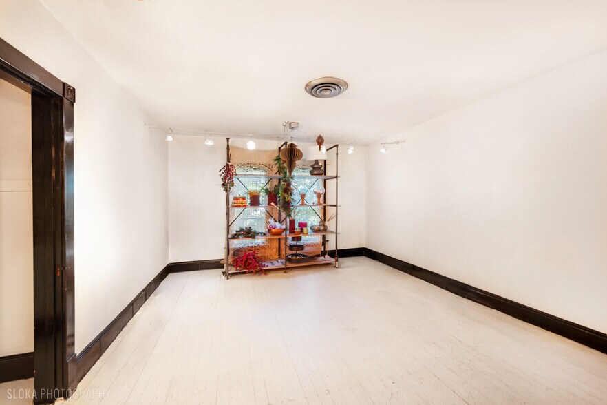 More Photos Of 428 W State St, Geneva Freestanding For Sale