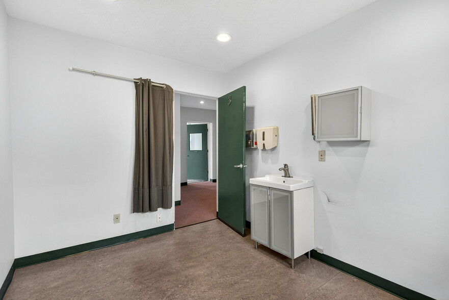 More Photos Of 5311-5315 N Vancouver Ave, Portland Medical For Sale