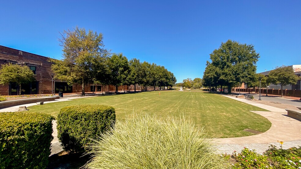 More Photos Of 823 Broad St, Augusta Office For Lease