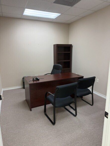 More Photos Of 2915 S Sam Houston Pky E, Houston Unknown For Lease