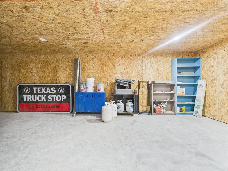 More Photos Of 1100 W Sealy Ave, Monahans Distribution For Sale