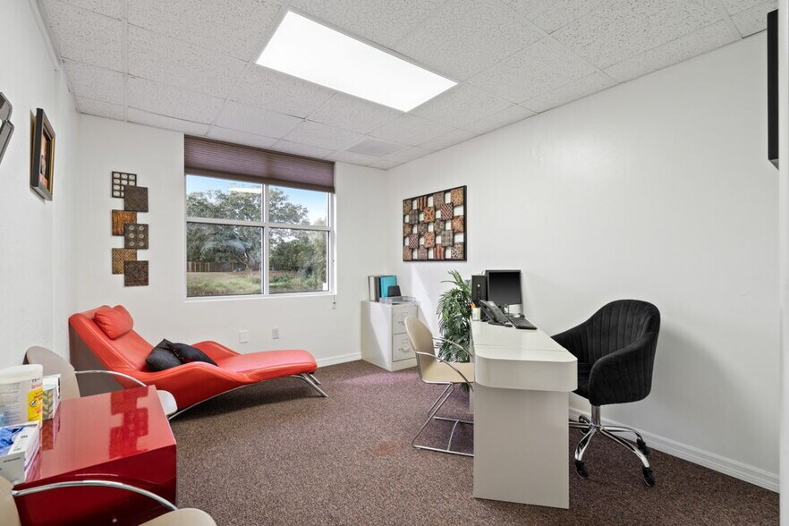 More Photos Of 3800 26th St W, Bradenton Medical For Sale