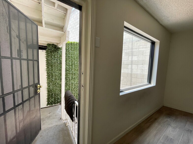 More Photos Of 1017-1019 S La Brea Ave, Los Angeles Medical For Lease