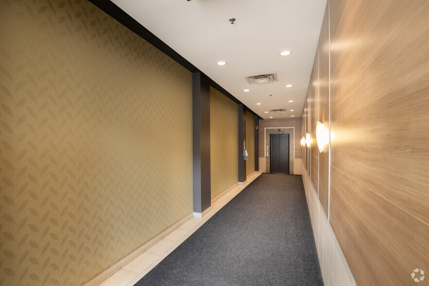 More Photos Of 4817-4833 Rue Sherbrooke O, Westmount Office For Lease
