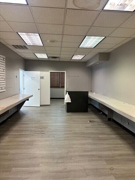 More Photos Of 1452 4th Ave, Huntington General Retail For Lease