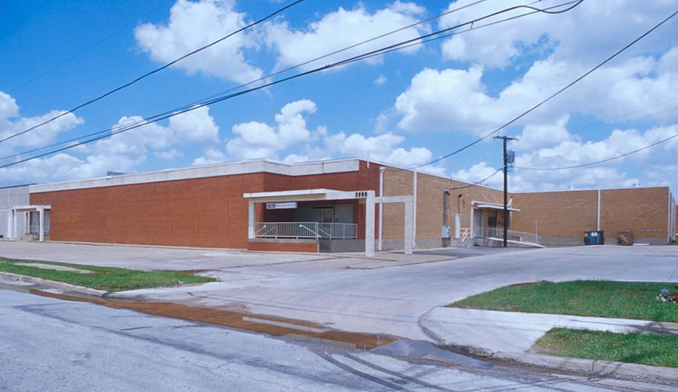 More Photos Of 2939-2969 Reward Ln, Dallas Industrial For Lease