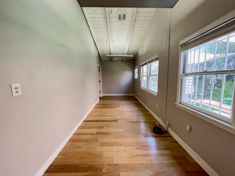 More Photos Of 6009 Melrose Ave, Los Angeles Loft Creative Space For Lease