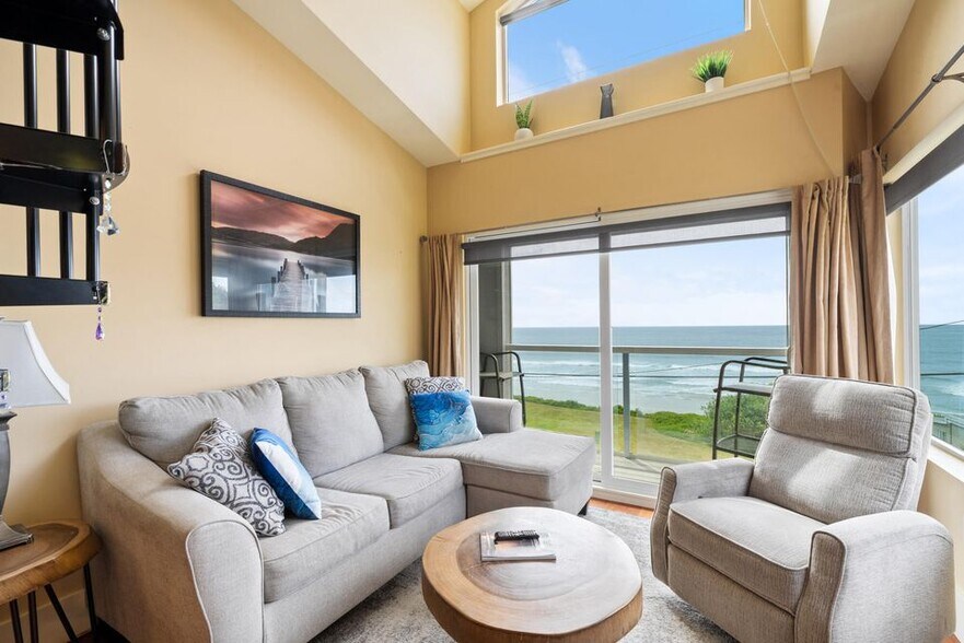 More Photos Of 1505 Pacific Ave NW, Oceanside Hotel For Sale