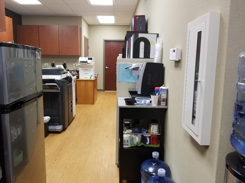 More Photos Of 820 E Terra Cotta Ave, Crystal Lake Office For Sale