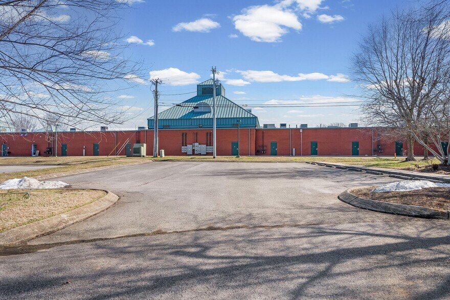 More Photos Of 112 Center Ct, Clarksville Office Residential For Sale