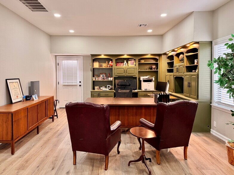 More Photos Of 1030 W Main St, Jenks Office For Sale