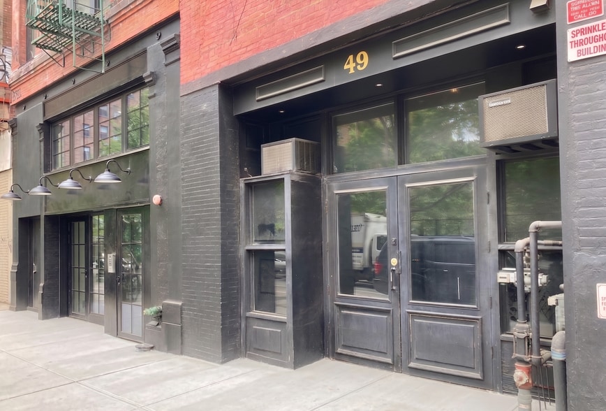 More Photos Of 49 Monroe St, New York Warehouse For Lease