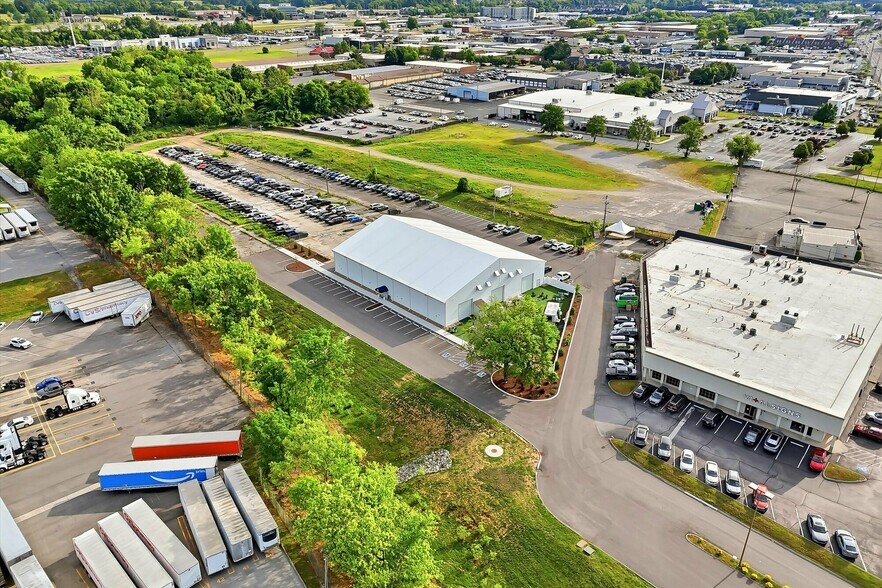 More Photos Of 10001 Kingston Pike, Knoxville Specialty For Lease