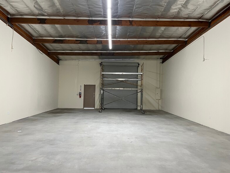 More Photos Of 555 W Allen Ave, San Dimas Warehouse For Lease