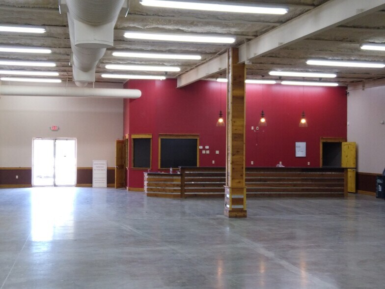 More Photos Of 800 S International Blvd, Hidalgo Freestanding For Lease