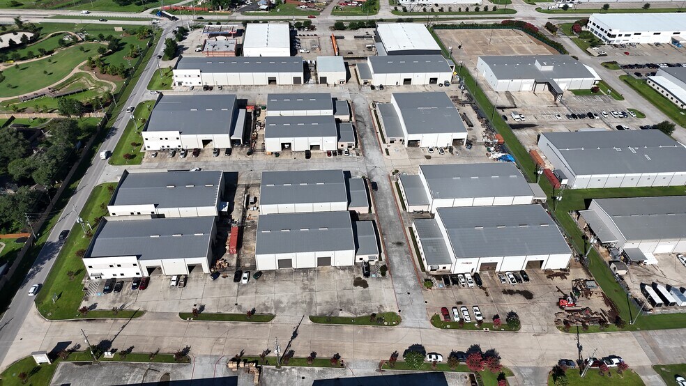 More Photos Of 6812 Bourgeois Rd, Houston Warehouse For Lease