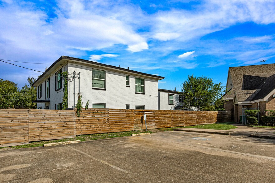 More Photos Of 4301 Chartres St, Houston Apartments For Sale