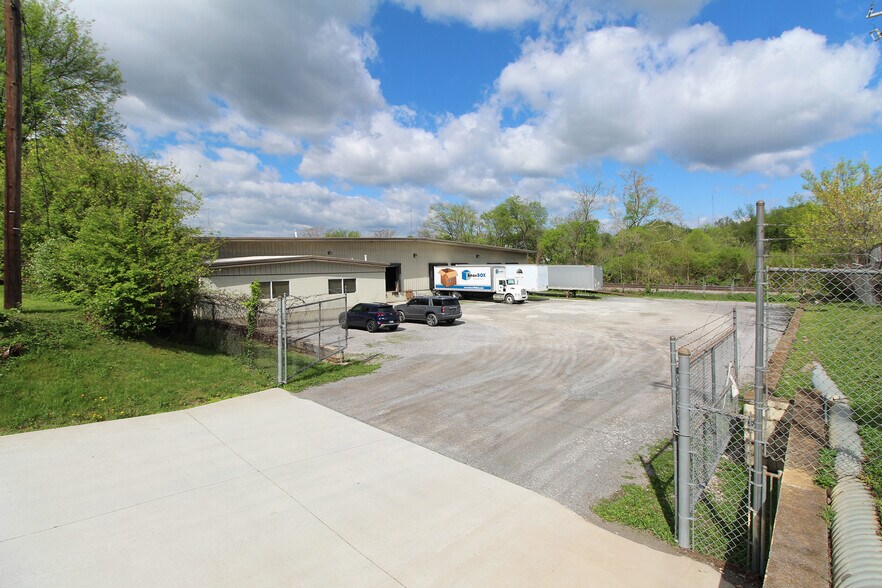 More Photos Of 2129 Chipman St, Knoxville Warehouse For Lease