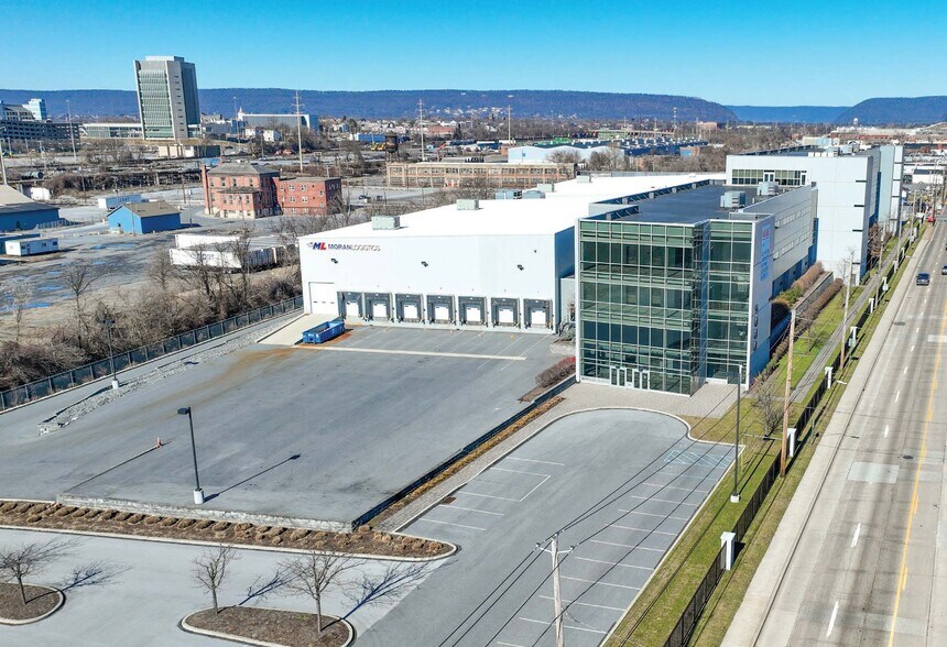 More Photos Of 1000 N Cameron St, Harrisburg Flex For Lease
