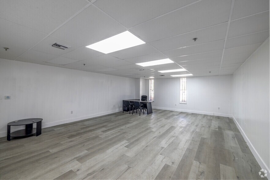 More Photos Of 5240-5260 NW 167th St, Miami Gardens Warehouse For Lease