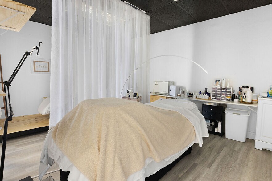 More Photos Of 1104 11th St, Wichita Falls Storefront Retail Office For Sale