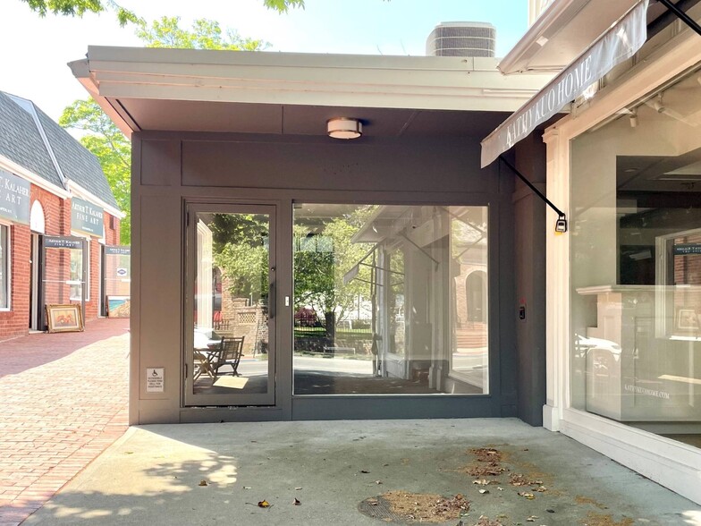 Primary Photo Of 30A Jobs Ln, Southampton Storefront For Lease