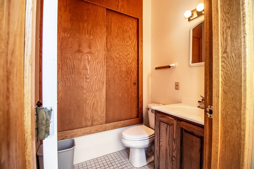 More Photos Of 123 E Doty St, Madison General Retail For Sale