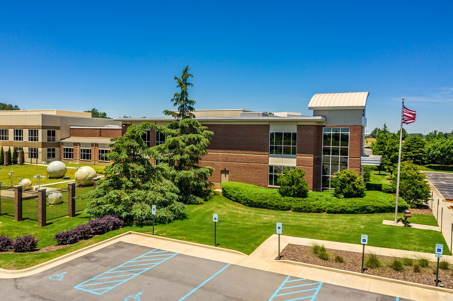 More Photos Of 330 Bob Heath Dr, Huntsville Office For Lease