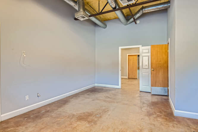 More Photos Of 513 Thompson Ln, Austin Flex For Lease