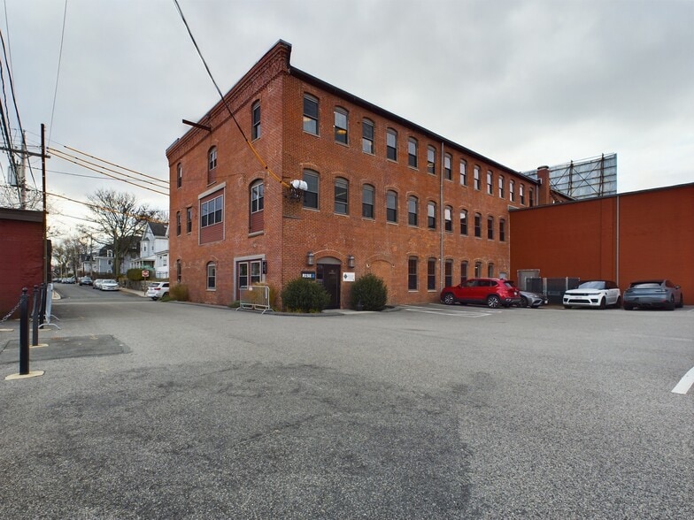 More Photos Of 12-16 Ericsson St, Boston Warehouse For Lease