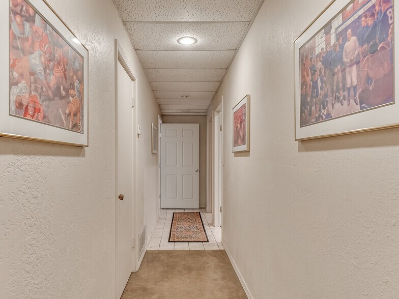 More Photos Of 1420 Linwood Blvd, Oklahoma City Office For Sale