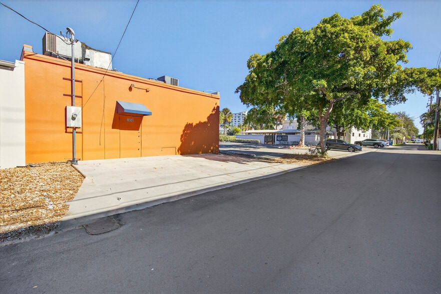 More Photos Of 3050 E Commercial Blvd, Fort Lauderdale Office For Sale