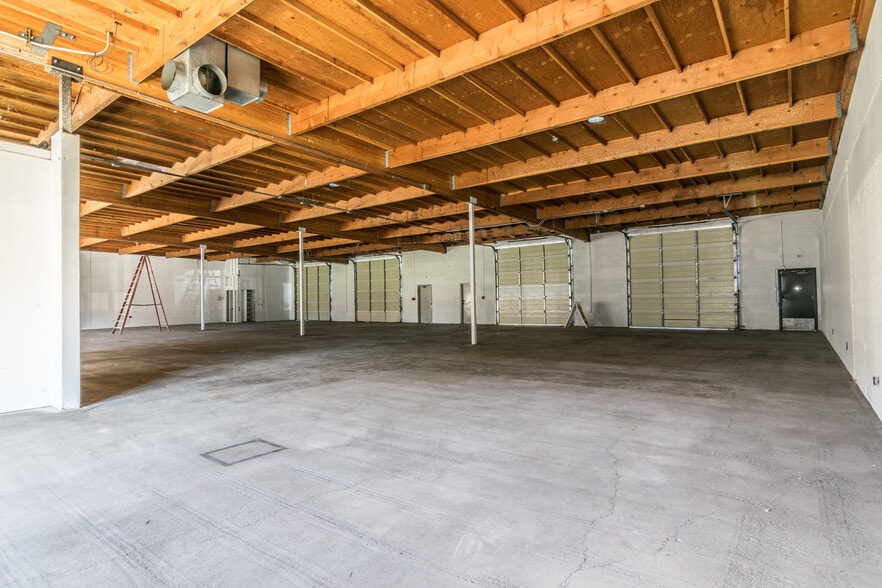 More Photos Of 27 Commerce Pl, Vacaville Warehouse For Lease