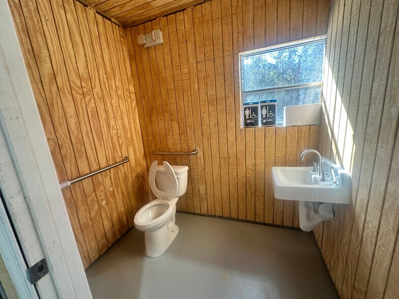 More Photos Of 8037 Treiman Blvd, Webster Warehouse For Sale