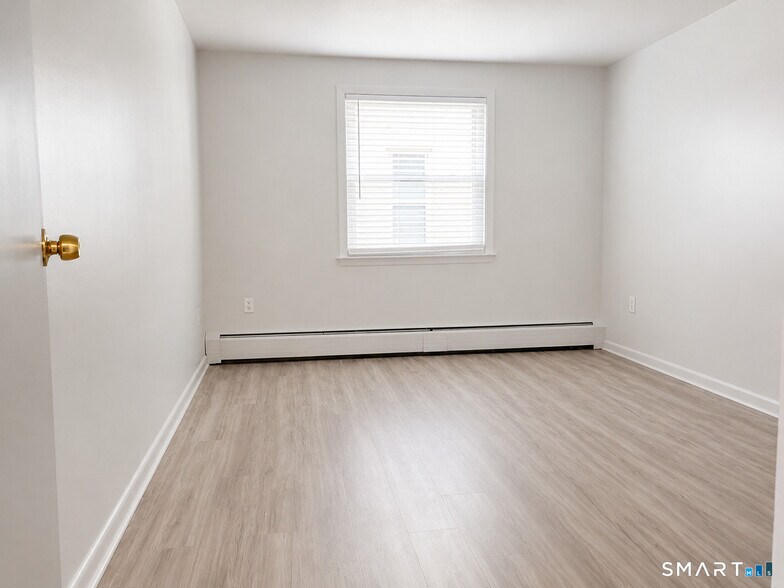 More Photos Of 18 Sherman St, Hartford Apartments For Sale