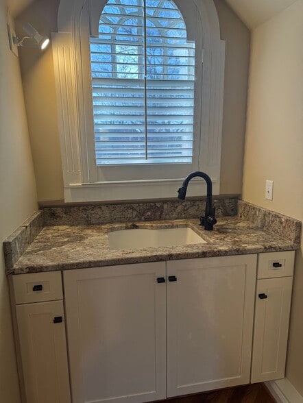 More Photos Of 143 4th Ave N, Franklin Loft Creative Space For Lease
