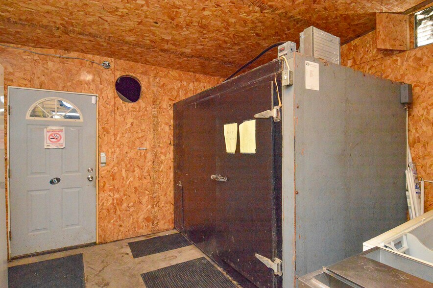 More Photos Of 402 W Deck St, New Douglas General Retail For Sale