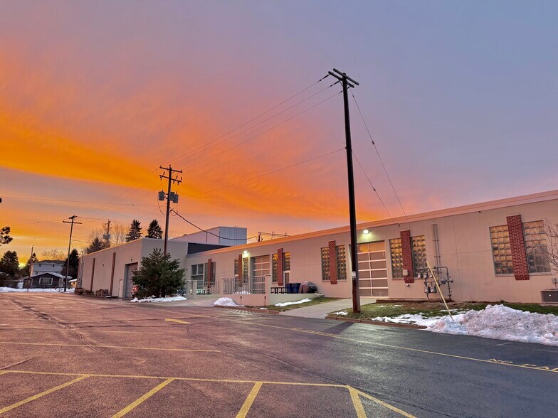 Primary Photo Of 1411 6th Ave, Grafton Showroom For Sale