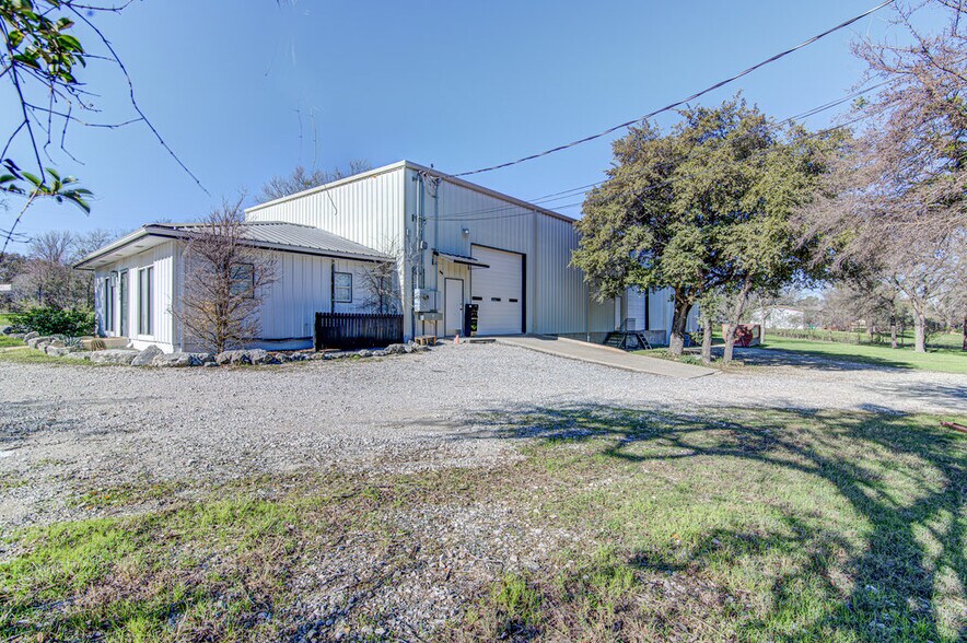 More Photos Of 5206 Beacon Dr, Austin Warehouse For Sale