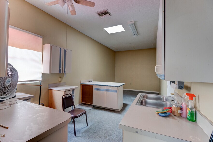 More Photos Of 2820 Howland Blvd, Deltona Storefront Retail Office For Sale