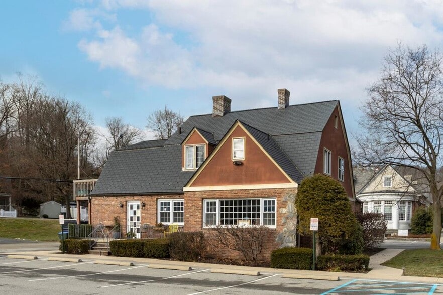 More Photos Of 14 Store Rd, Tuxedo Park Office For Lease