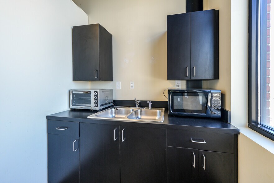 More Photos Of 214 W Tremont Ave, Charlotte Office For Lease