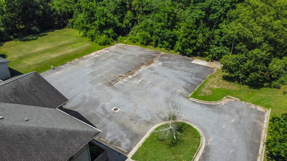 More Photos Of 2180 Northwest Blvd, Newton Medical For Sale