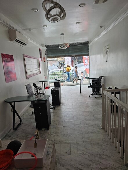 More Photos Of 118 E 183rd St, Bronx Freestanding For Lease