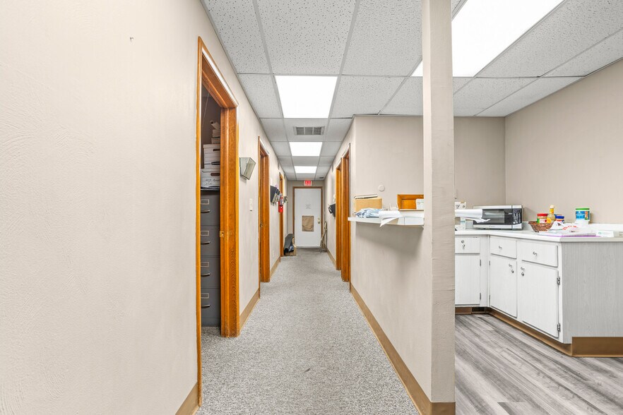 More Photos Of 105 Sycamore St, Medway Medical For Sale