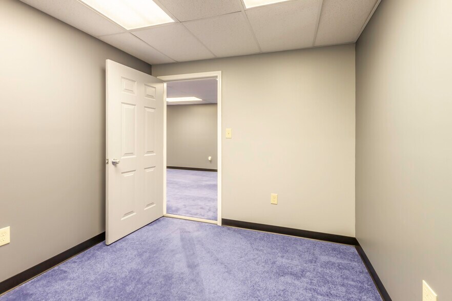 More Photos Of 2840 Mitthoeffer Pl, Indianapolis Warehouse For Sale