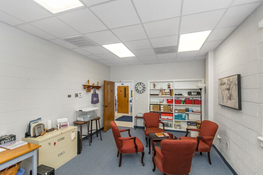 More Photos Of 411 Turner St, Clearwater Religious Facility For Lease